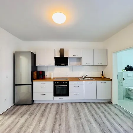 Helle Erdgeschosswohnung In Fuer Bis Zu 4 Personen