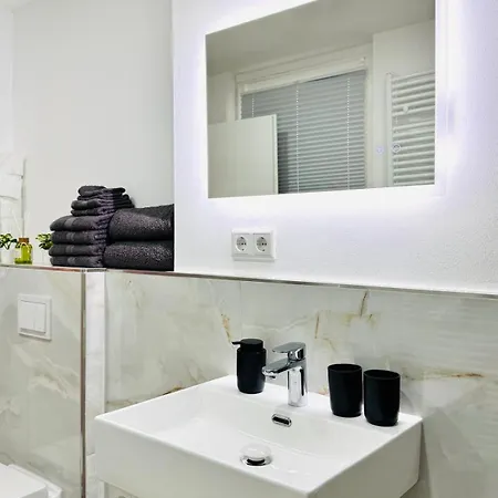 Helle Erdgeschosswohnung In Fuer Bis Zu 4 Personen * 哈姆